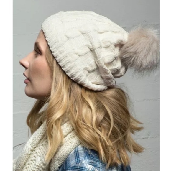 Ivory Chenille Cable Knit Faux Fur Pompom Beanie - Picture 1 of 4